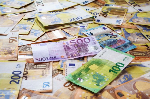 Spenden für Selbsthilfegruppen Geldscheine